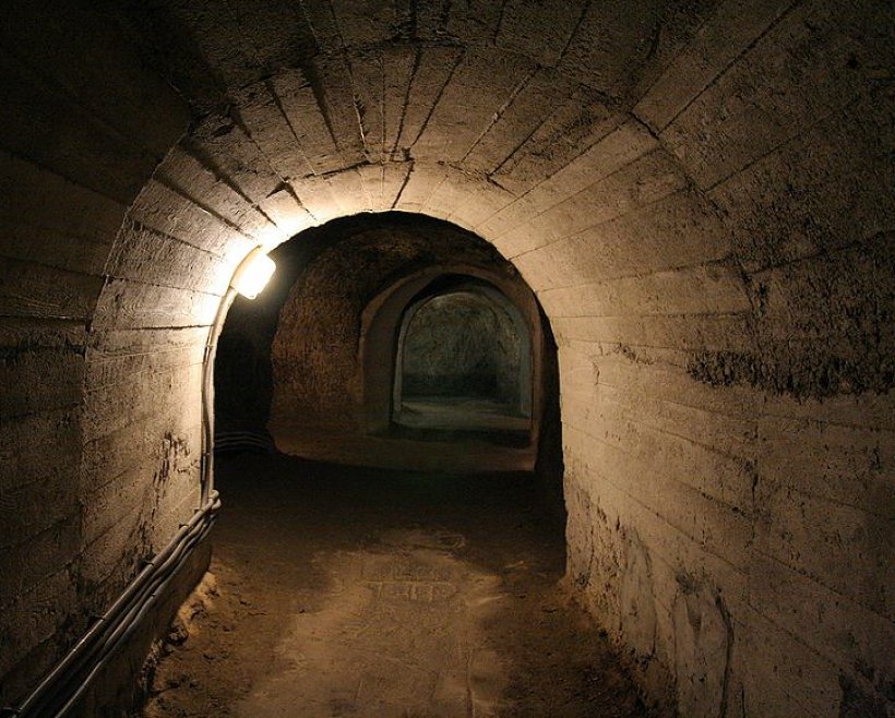 Znojmo Catacombs Catacombs Of Paris Hadrian's Villa Catacombs Of Rome Odessa Catacombs, PNG, 1494x1200px, Catacombs Of Paris, Air Raid Shelter, Arch, Basement, Bunker Download Free