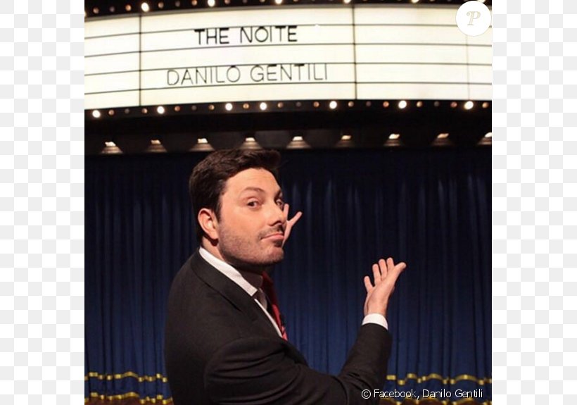 The Noite Com Danilo Gentili Sistema Brasileiro De Televisão Comedian Chat Show, PNG, 675x575px, Noite Com Danilo Gentili, Brand, Chat Show, Comedian, Danilo Gentili Download Free