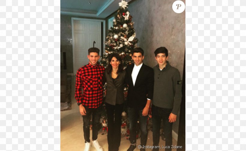 Christmas Tree Real Madrid Castilla Real Madrid C.F. Football Player Family, PNG, 950x583px, Christmas Tree, Christmas, Christmas Decoration, Event, Family Download Free