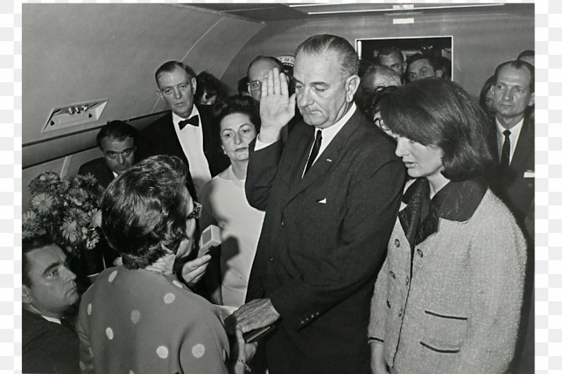 Lyndon B. Johnson 1963 Presidential Inauguration Assassination Of John F. Kennedy Oath Of Office Of The President Of The United States, PNG, 900x600px, Assassination Of John F Kennedy, Air Force One, Black And White, Event, Gentleman Download Free